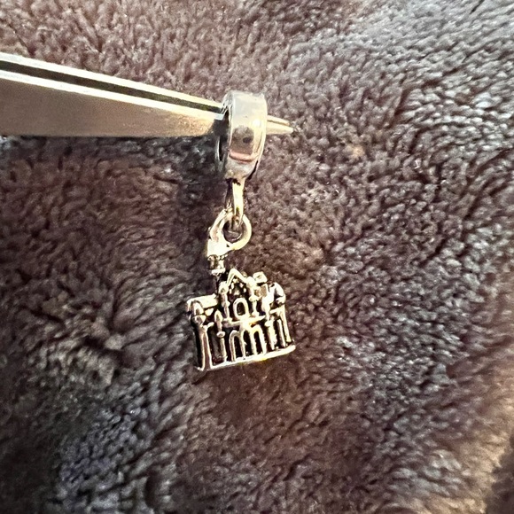 Pandora Disneyland Sleeping Beauty Castle Charm - Picture 2 of 5